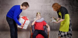 3 pasi pentru a nu mai fi mama supraprotectoare a unui adolescent