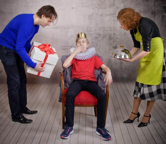 3 pasi pentru a nu mai fi mama supraprotectoare a unui adolescent