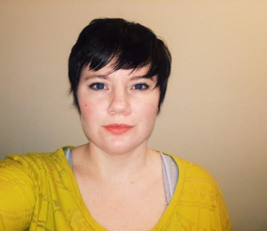 9 motive pentru a-ti iubi fata asimetrica