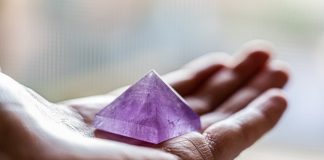 Amulete de protectie: Aflati ce ar trebui sa purtati pentru a va proteja