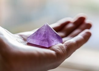 Amulete de protectie: Aflati ce ar trebui sa purtati pentru a va proteja