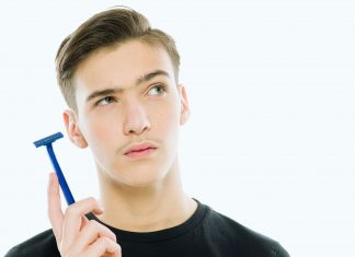 Ar trebui adolescentii sa-si rade mustata?