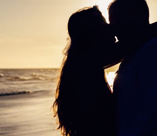 Cum sa stiu daca partenerul meu ma iubeste: 10 chei pentru a afla