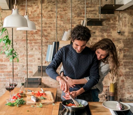 Intalniri romantice in pandemie: Ce activitati poti face cu ea?