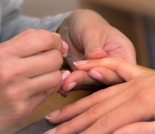 Probleme de sanatate a unghiilor pe care manichiurista ta ar trebui sa le detecteze