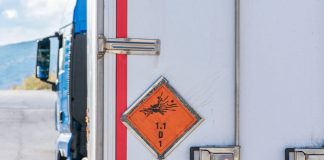 Transporturi ADR: Reguli și recomandări pentru bunuri periculoase