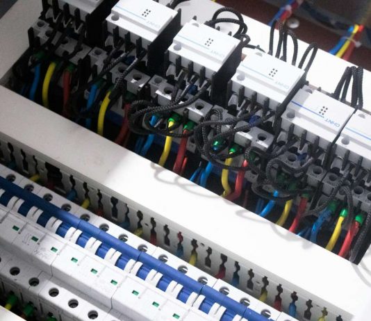 Montajul tabloului electric – când este momentul să îl înlocuiești